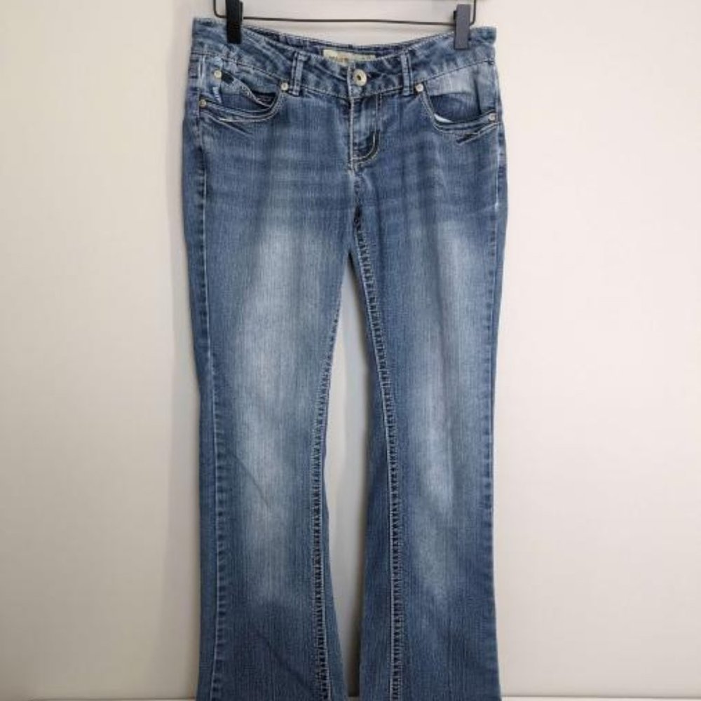 Paris Blue's Woman's Size 5 JR with Flap Pockets Embroidered
